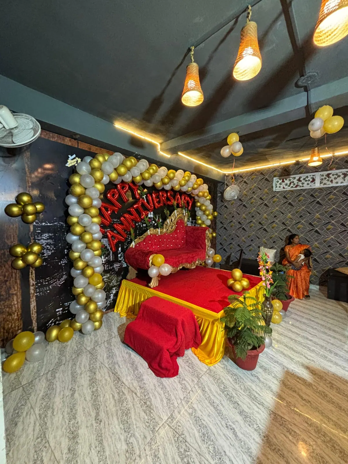 Anniversary decoration with gold balloons