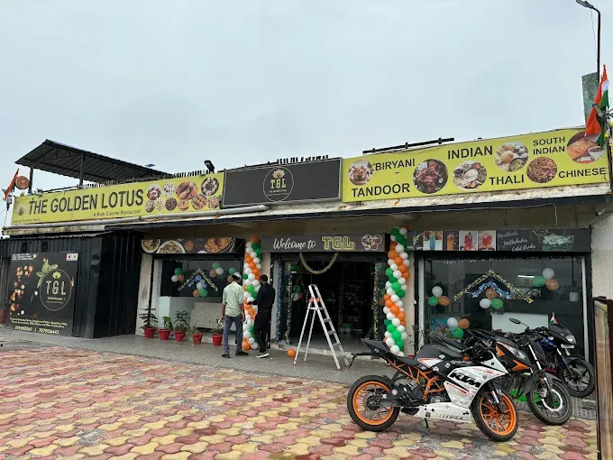 Restaurant in daylight