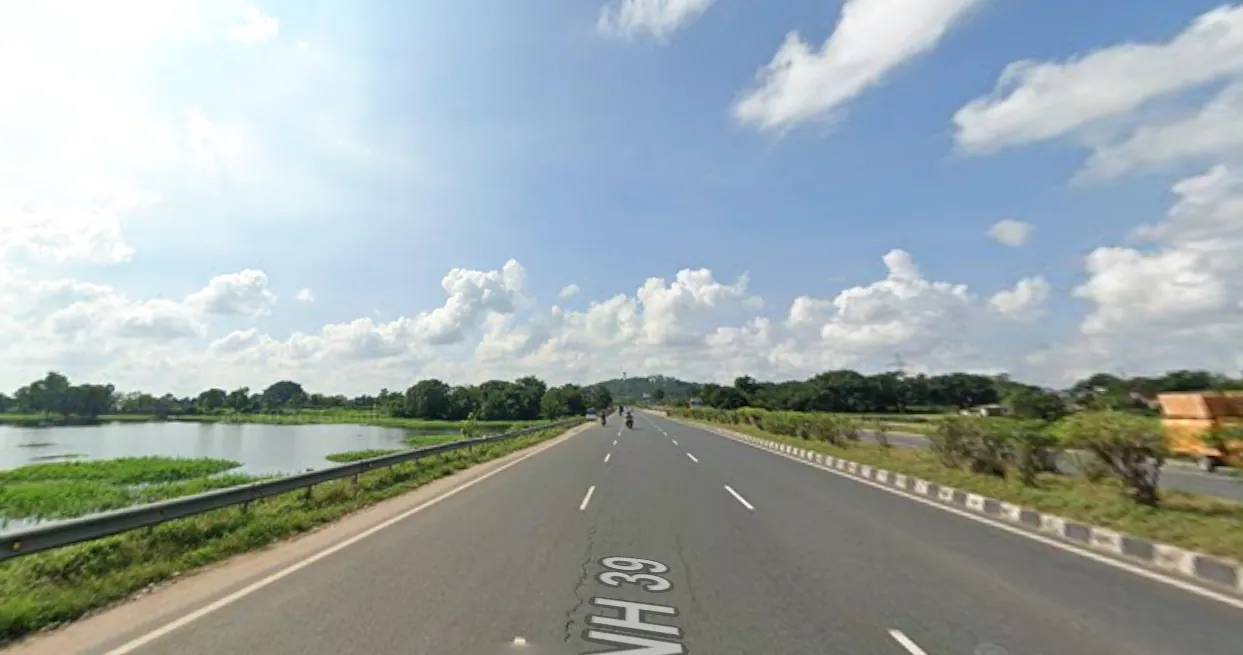 Ranchi Ring Road running alongside the water near Balalong
